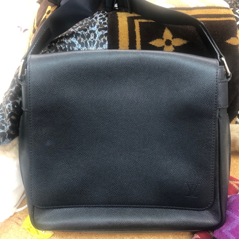 Louis Vuitton Shoulder Bag- unisex